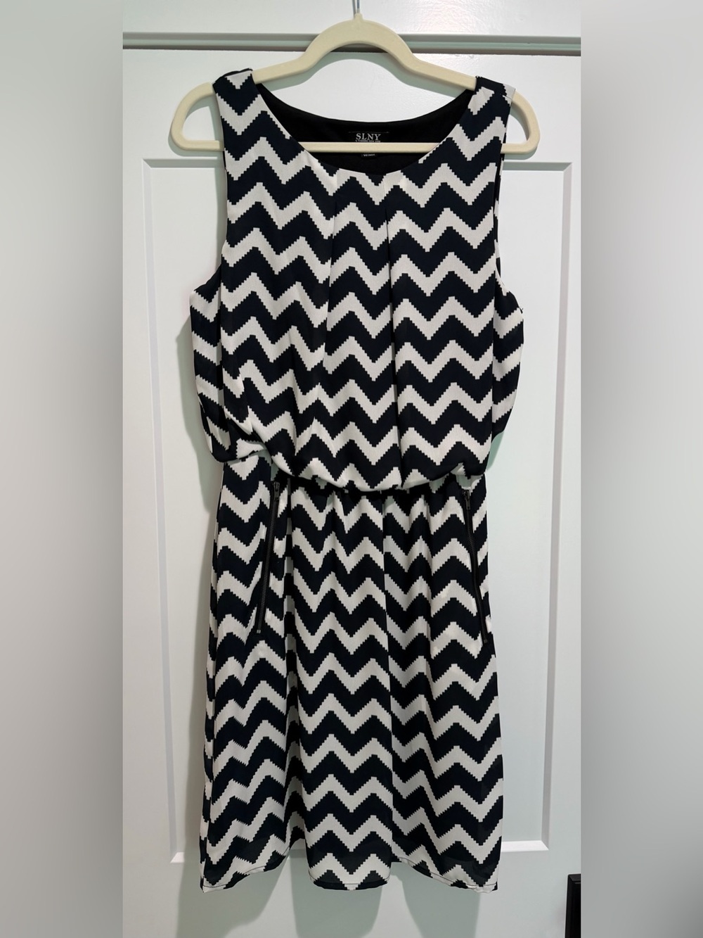 SLNY Black and White Chevron Sleeveless Dress size 14